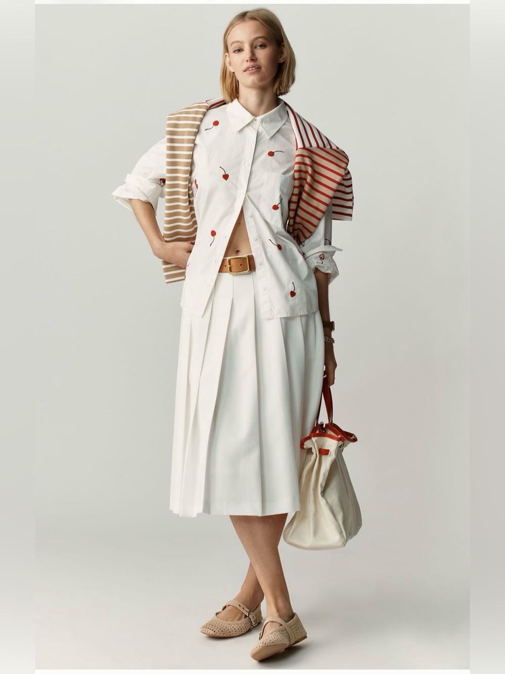 Maeve Shrunken Bennet Embellished Buttondown Shirt Cherry - Picture 3 of 9
